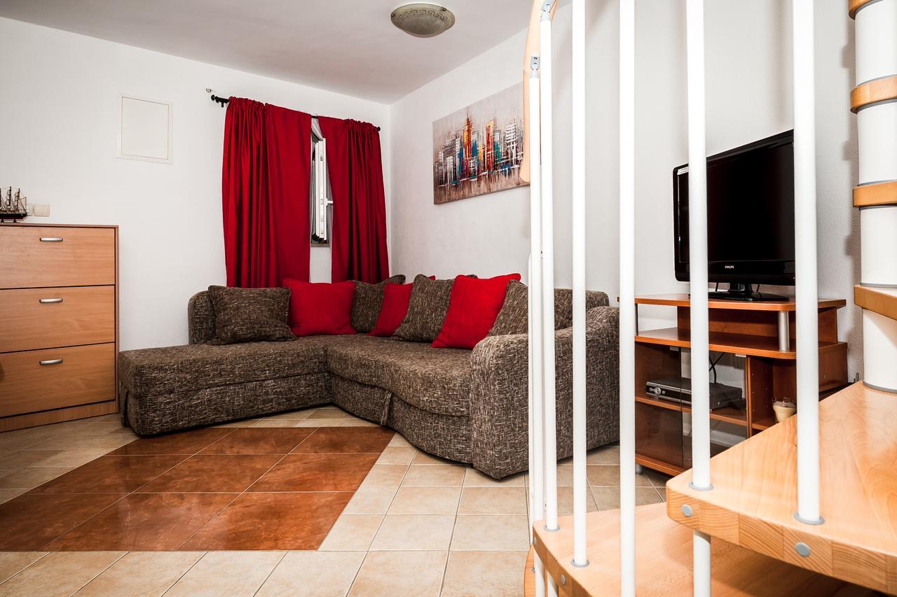 Holiday Home Amela Bol Exterior foto